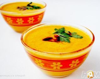 Крем-суп из тыквы с карри и бальзамическим кремом
