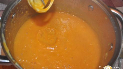 крем-суп из тыквы с карри и бальзамическим кремом