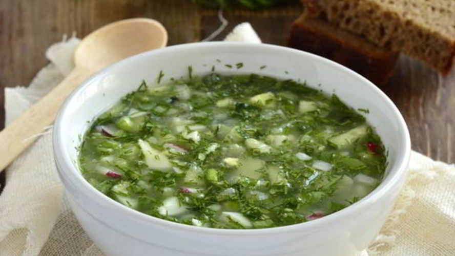 Рецепт окрошки на айране со шпинатом и сосисками