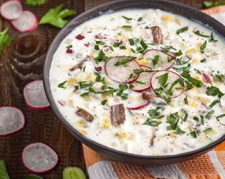 Окрошка на бульоне из говядины