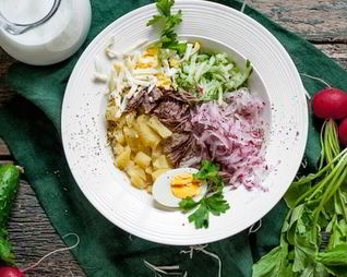 Окрошка с сывороткой и перепелиными яйцами