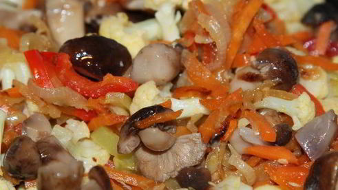 овощной суп с белково-кунжутным омлетом