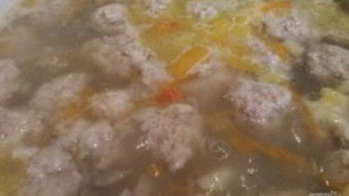 суп с куриными фрикадельками и овощами
