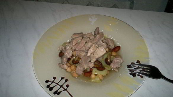 Рецепт Фасолева-нутовой похлебка с перцем и грибами и с бедром индейки в чесноке и розмарине