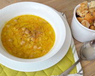 Постный суп из нута и лука-порея