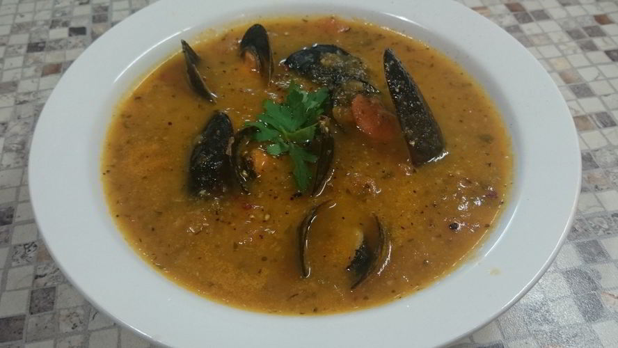 Рецепт пряного томатного супа с мидиями