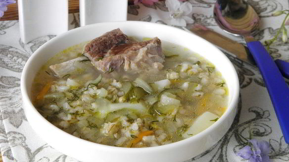 Рецепт Рассольника с перловкой и солеными огурцами