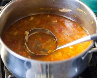 Домашние щи из свежей капусты