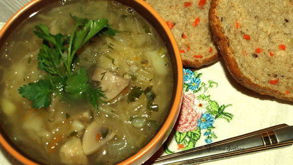 Рецепт Постных щей из квашеной капусты с шампиньонами