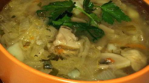 постные щи из квашеной капусты с шампиньонами