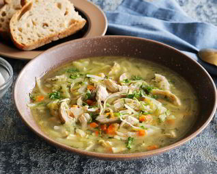 Щи из свежей капусты на курином бульоне