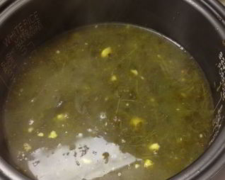 Щи со щавелем в мультиварке