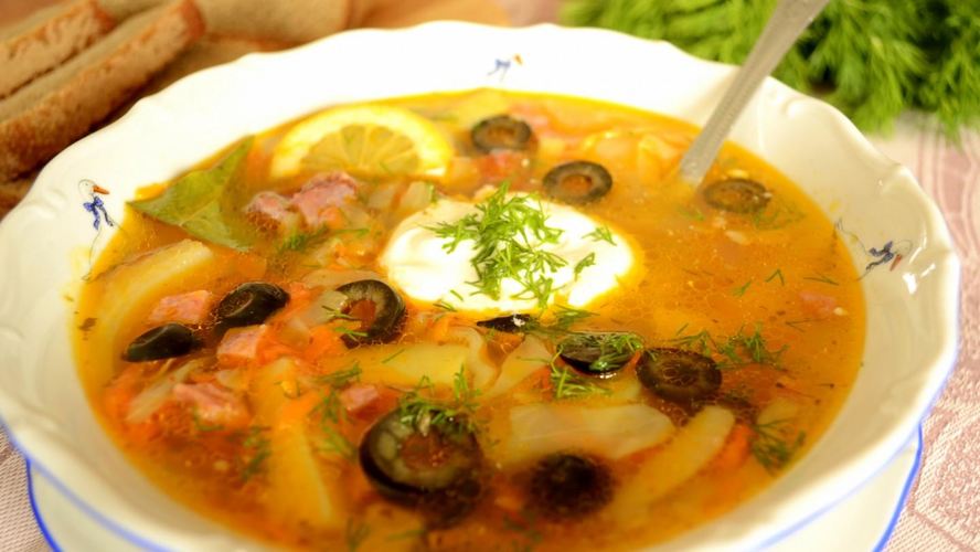 Рецепт солянки с говядиной, колбасой, капустой и картошкой