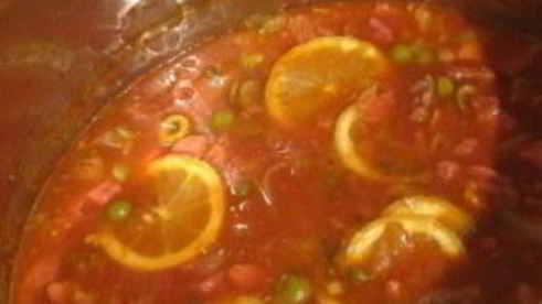 солянка с оливками и колбасой