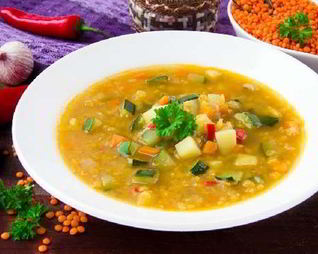 Суп из чечевицы со свежими овощами