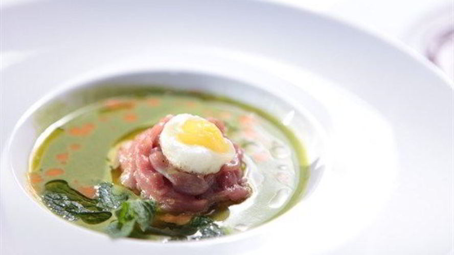 Рецепт супа из шпината с тартаром из молодого теленка