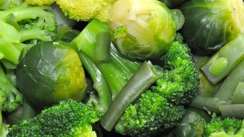 кростини с оливками и зеленый суп-пюре