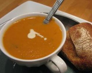 Морковно-томатный суп-пюре с кинзой