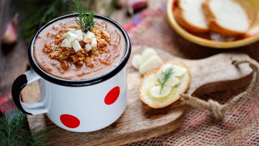 Рецепт овощного супа-пюре с луковыми чипсами и адыгейским сыром