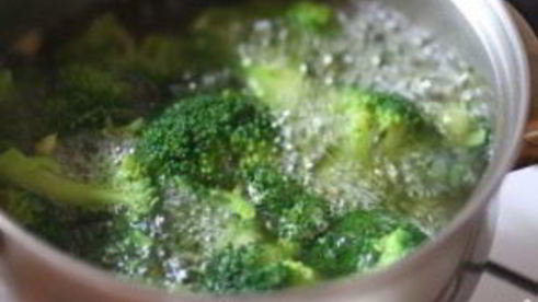 суп-пюре из брокколи с креветками