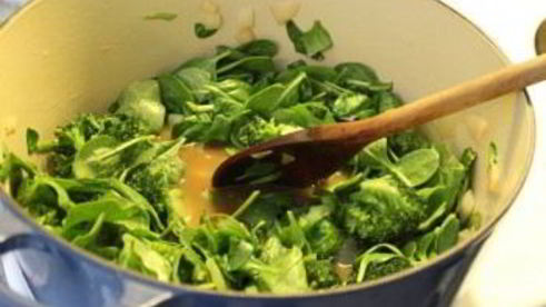 суп-пюре из брокколи со шпинатом