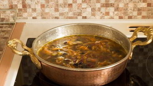 суп-пюре из фасоли с беконом и черносливом