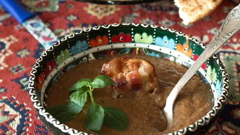 суп-пюре из фасоли с беконом и черносливом
