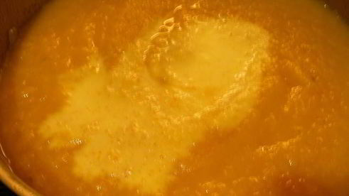 суп-пюре из корнеплодов с имбирем и розмарином