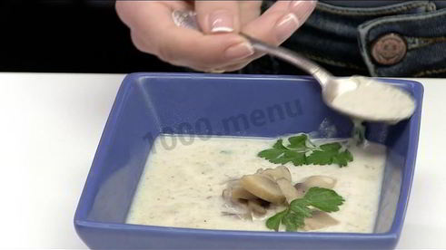 суп пюре из шампиньонов со сливками и мускатным орехом