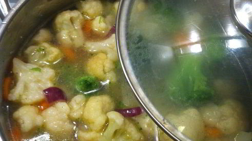 суп-пюре из цветной капусты, брокколи и сыра фета