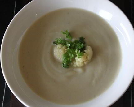 Суп-пюре из цветной капусты и голубого сыра