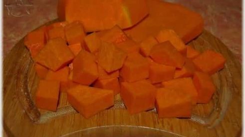 суп-пюре из тыквы с курицей и зеленым горошком