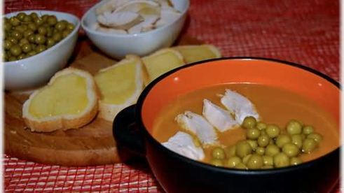 суп-пюре из тыквы с курицей и зеленым горошком