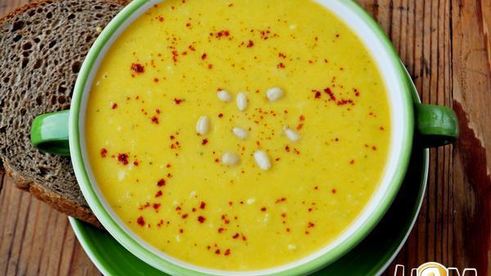 суп-пюре из тыквы с тахиной