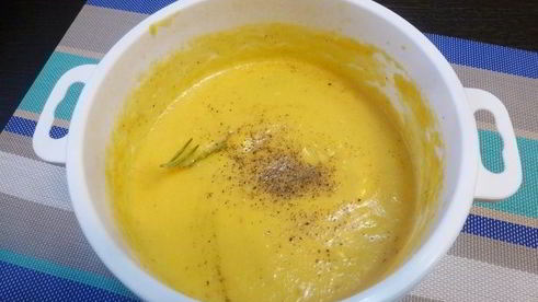 тыквенный суп-пюре с чесноком и розмарином