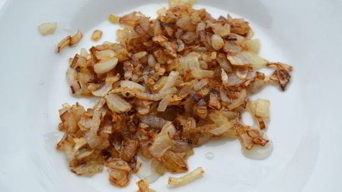 тыквенный суп-пюре с карамелизованной свеклой и золотистым луком