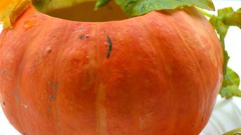 тыквенный суп-пюре с карамелизованной свеклой и золотистым луком