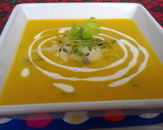 Тыквенный суп-пюре Солнышко на блюде