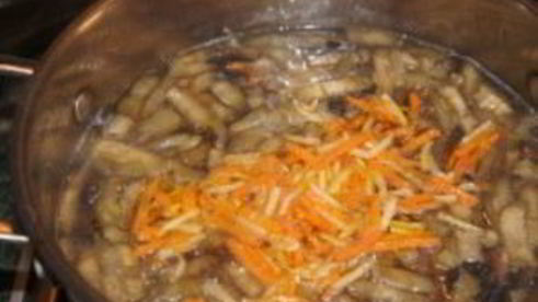 суп с баклажанами и грибами