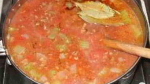 суп с говядиной и помидорами