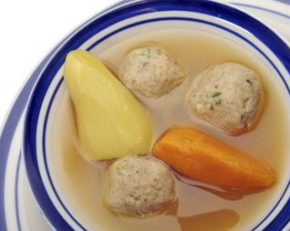 Суп с куриными фрикадельками и вермишелью