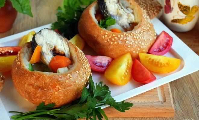 Уха в хлебном горшочке