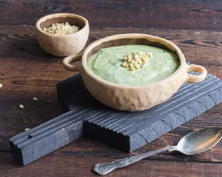 Витаминный суп со шпинатом и брокколи