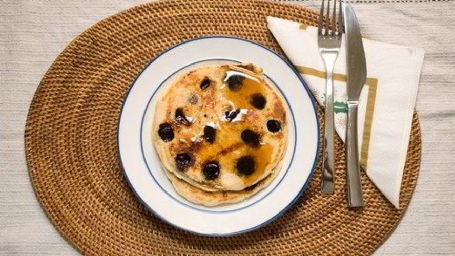 Рецепт блинчиков из рикотты с черникой