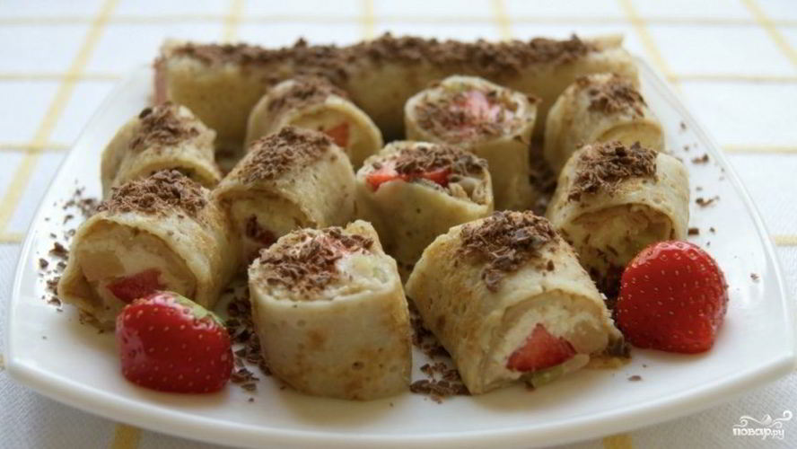 Рецепт блинчиков с фруктами и мороженым