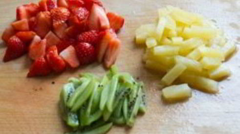 блинчики с фруктами и мороженым