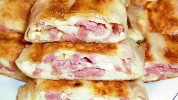 Рецепт Блинчиков с колбасой и сыром