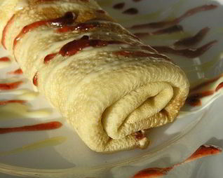 Блинчики с маскарпоне, малиной и белым шоколадом