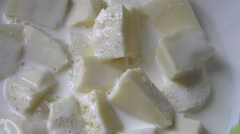 блинчики с маскарпоне, малиной и белым шоколадом