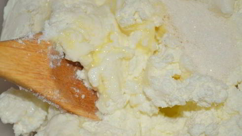 блинная ванильная улитка с творогом и изюмом